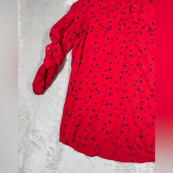 Old Navy Red Blue Stars Collared Buttoned Neckline Rolled Sleeves Blouse Top XS - Picture 3 of 14